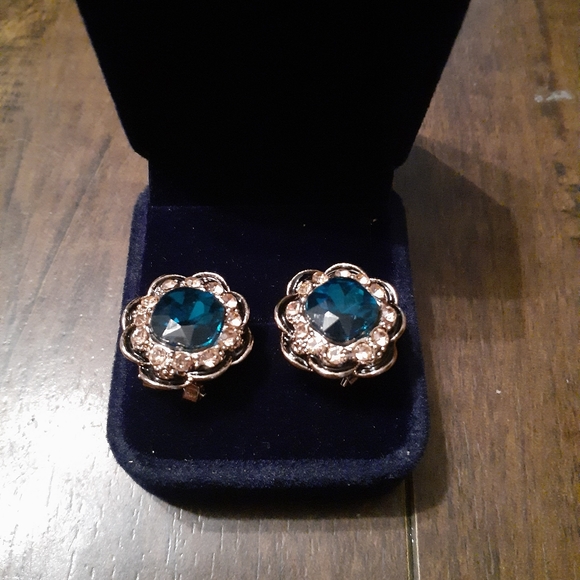 Hypoallergenic Earrings ( 5 pair Brand New ) - Picture 7 of 7